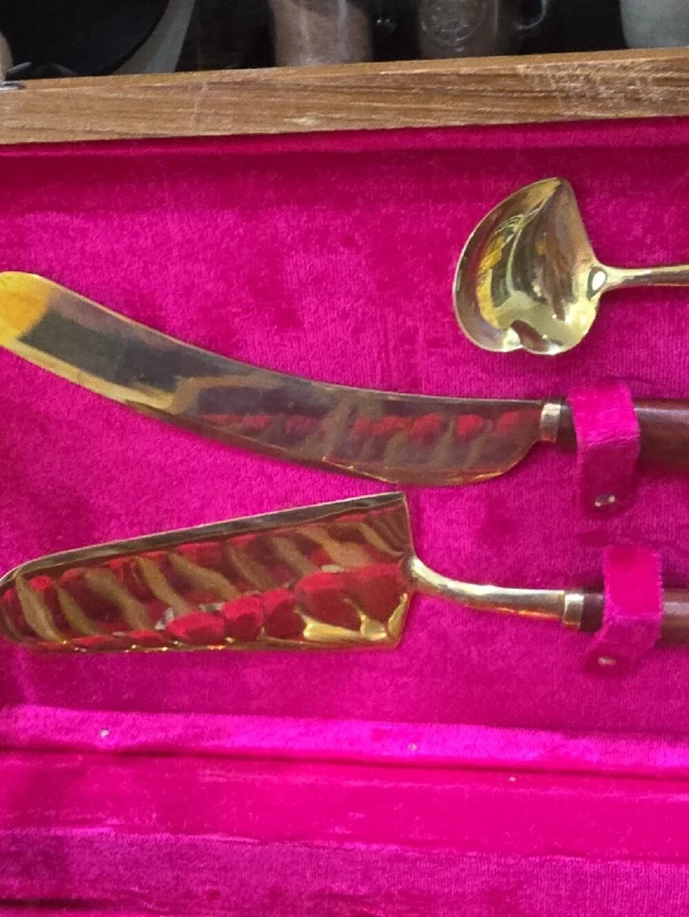 Teck Jewelry Gold-Tone Flatware Set with Pink Velvet Case and Wooden Handles
